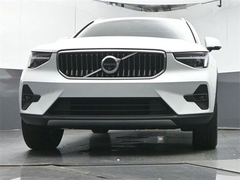 Used 2023 Volvo XC40 B5 Plus w/ Driver Assist Package image 34