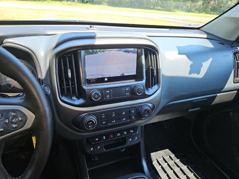 Used 2022 Chevrolet Colorado Z71 AWD/4WD image 19