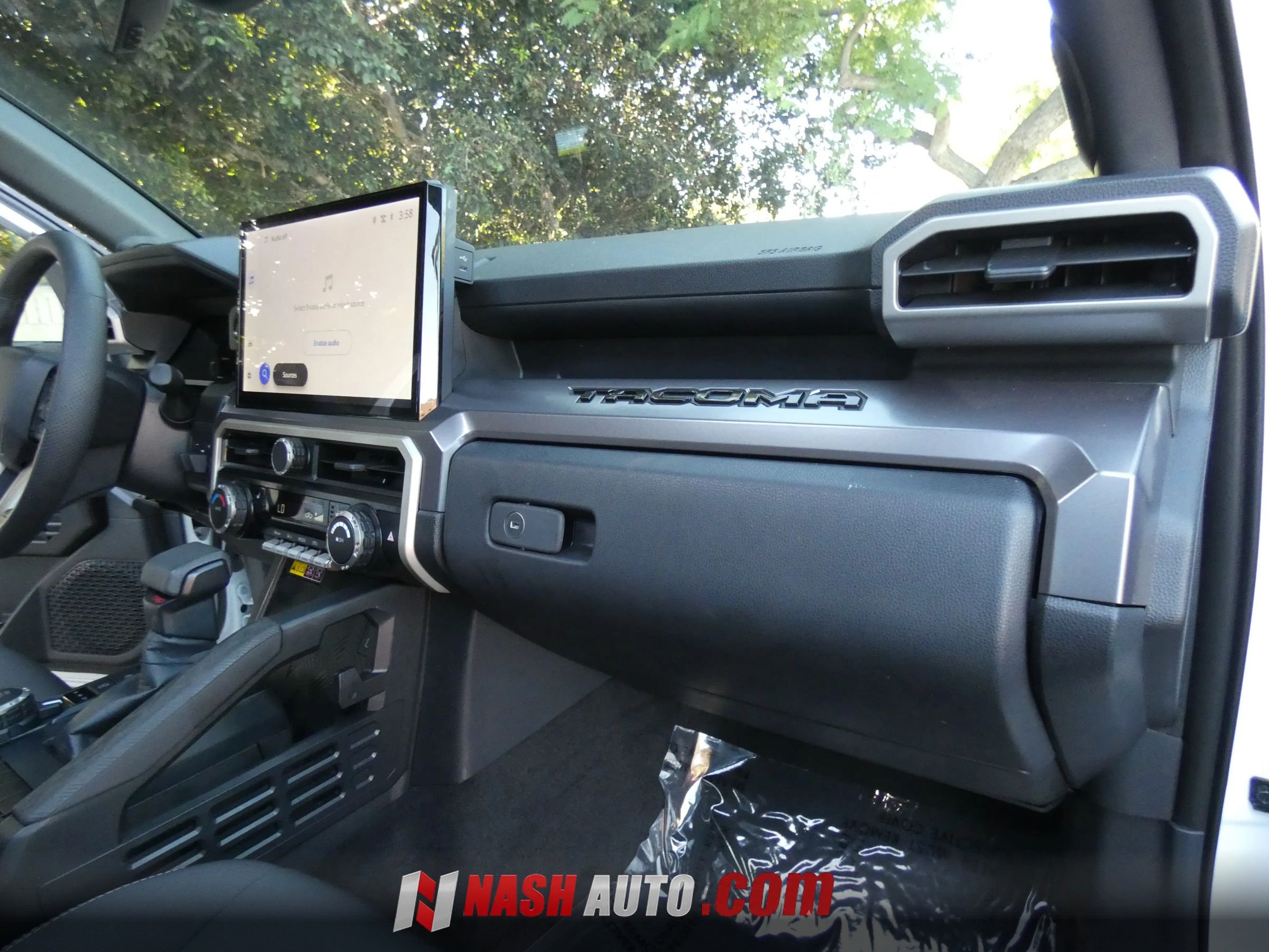 Used 2026 Toyota Tacoma TRD Sport w/ TRD Sport Upgrade Package AWD/4WD image 34