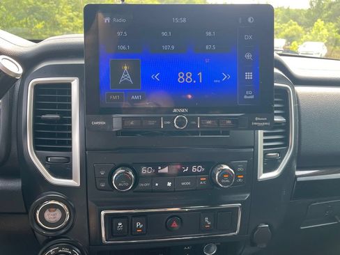 Used 2018 Nissan Titan SV w/ SV Convenience Package AWD/4WD image 22