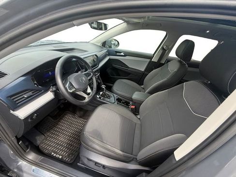 Used 2024 Volkswagen Taos SE w/ Panoramic Sunroof Package FWD image 14