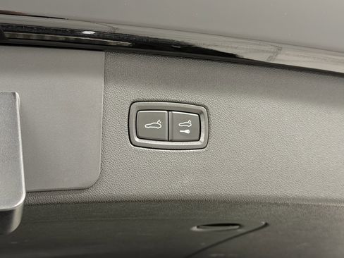 Certified 2023 Porsche Cayenne AWD/4WD image 64