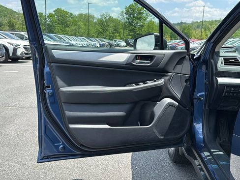 Used 2019 Subaru Outback 2.5i Premium AWD/4WD image 11