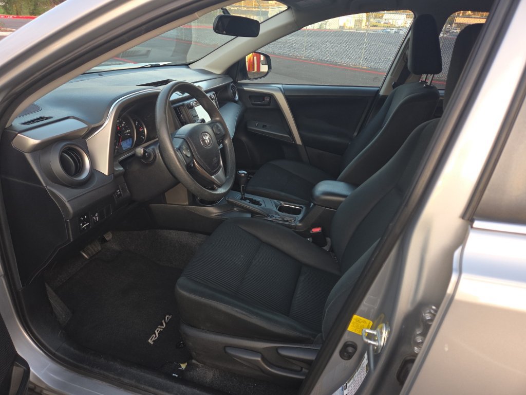 Used 2016 Toyota RAV4 LE AWD/4WD image 17