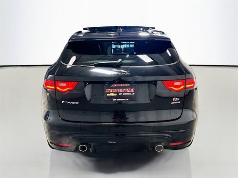 Used 2019 Jaguar F-PACE S image 7