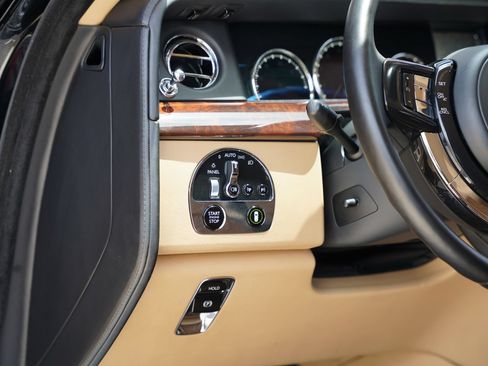 Used 2020 Rolls-Royce Phantom Extended Wheelbase RWD image 23