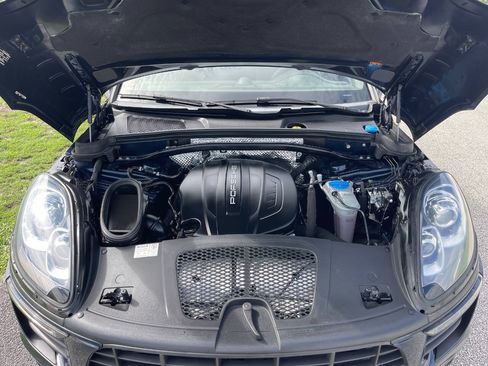 Used 2018 Porsche Macan AWD/4WD image 33