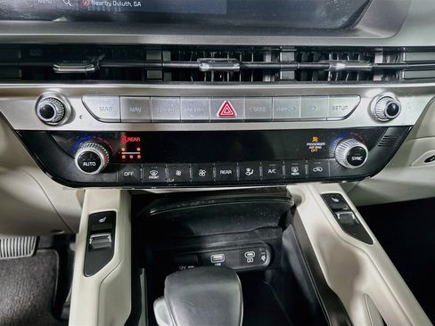 Used 2025 Kia Telluride S FWD image 24