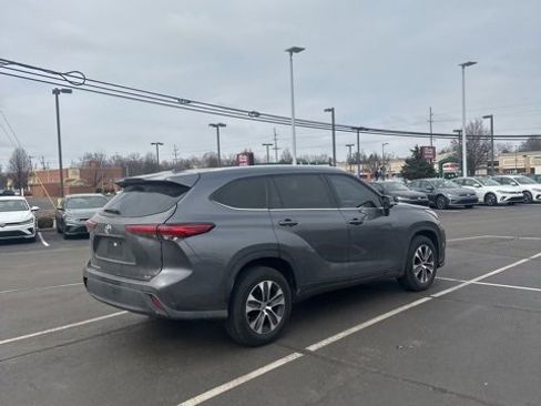 Used 2020 Toyota Highlander XLE image 14