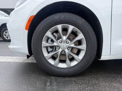 New 2026 Chrysler Pacifica Select AWD/4WD image 7