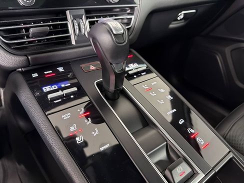 Used 2023 Porsche Macan Turbo image 33
