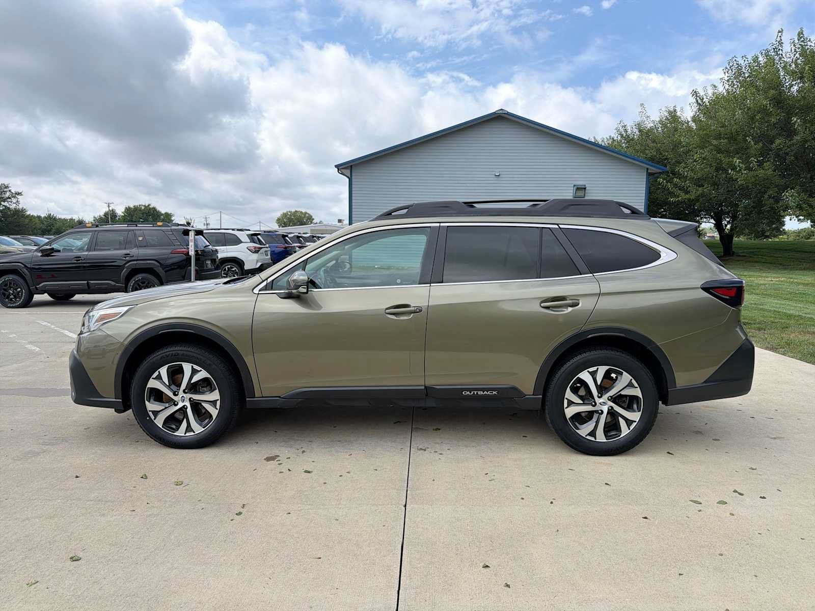 Used 2021 Subaru Outback Limited AWD/4WD image 3