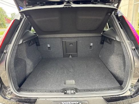 Used 2025 Volvo XC40 B5 Core AWD/4WD image 12