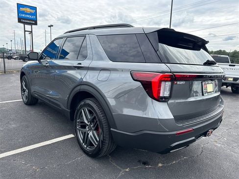 Used 2025 Ford Explorer ST-Line w/ Premium Package image 8