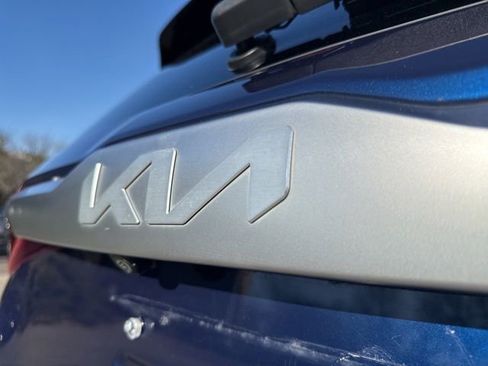 Used 2022 Kia Seltos EX image 16