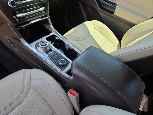Used 2020 Ford Explorer Platinum w/ Premium Technology Package AWD/4WD image 25