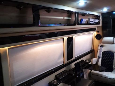 Used 2016 Mercedes-Benz Sprinter 2500 image 18