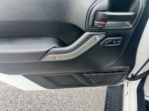 Used 2018 Jeep Wrangler Unlimited Sport S image 11