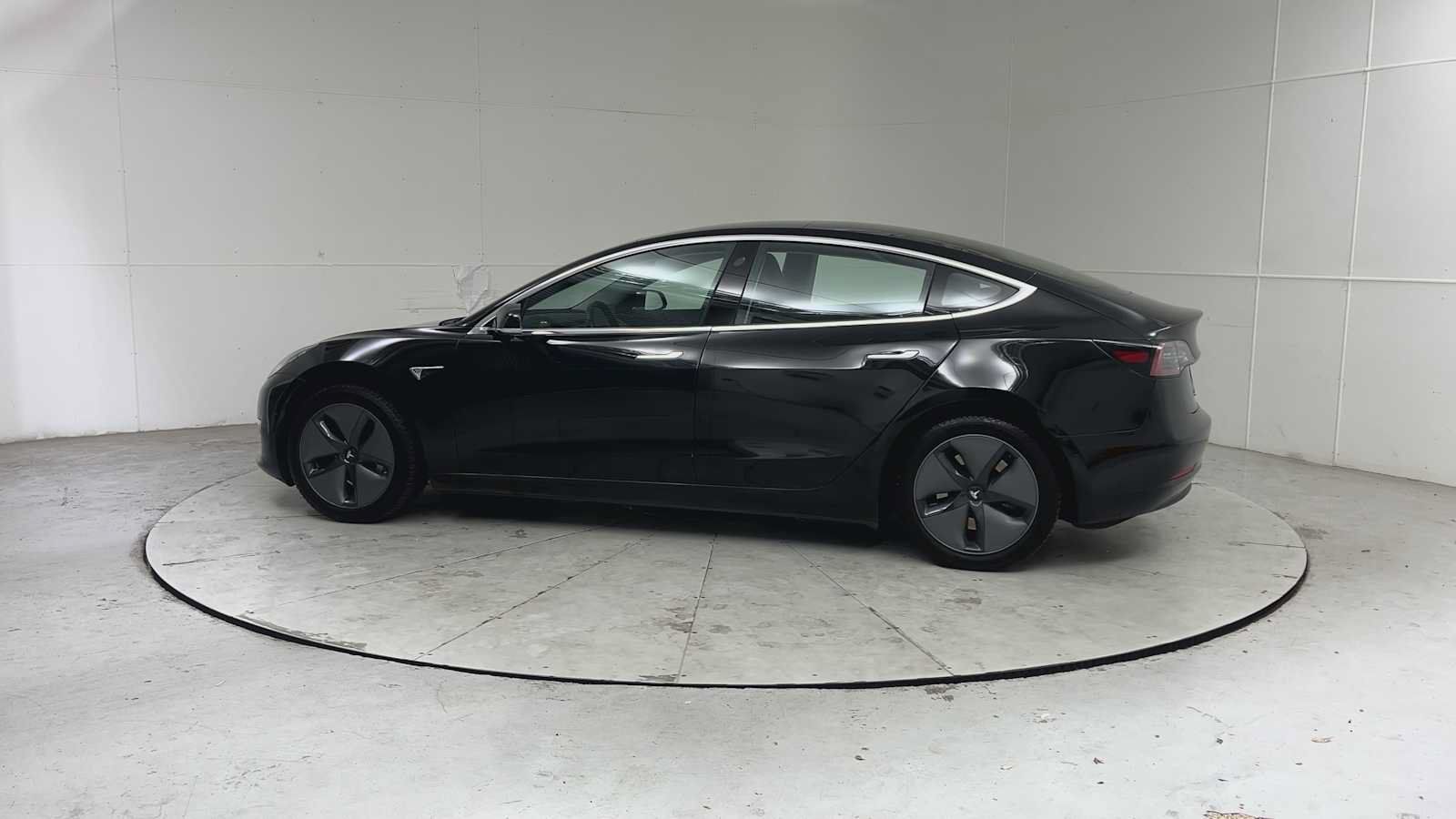 Used 2018 Tesla Model 3 Long Range RWD image 4