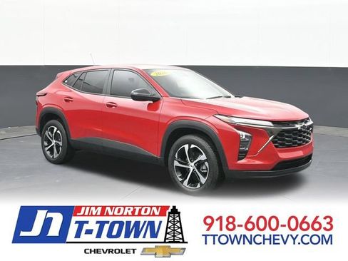 Used 2026 Chevrolet Trax RS FWD image 1