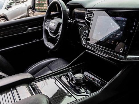 Used 2022 Jeep Wagoneer Series III w/ Flexible Seating Group image 26