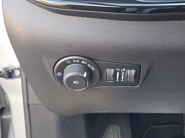 Used 2026 Jeep Compass Latitude AWD/4WD image 29