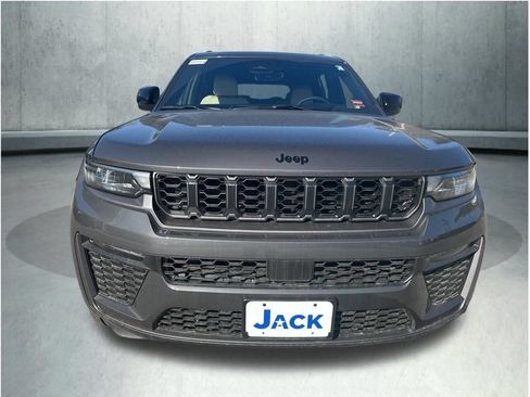 New 2026 Jeep Grand Cherokee L Limited w/ Limited Altitude Package AWD/4WD image 10