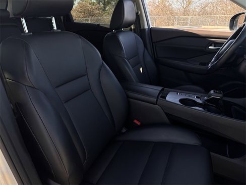 Used 2023 Nissan Rogue SV w/ SV Premium B Package image 26