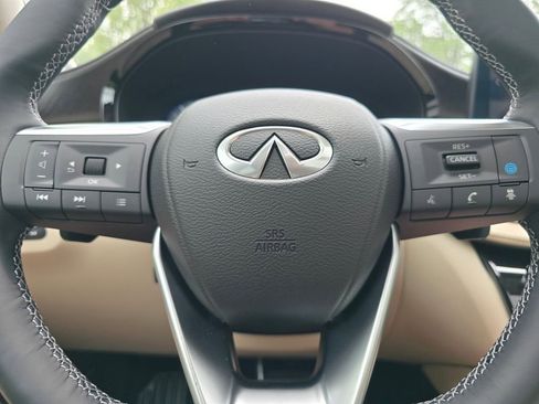 Used 2025 INFINITI QX60 Sensory w/ Vision Package image 32