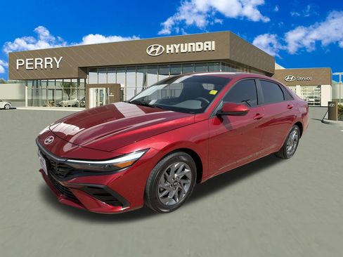 Used 2024 Hyundai Elantra SEL FWD image 1