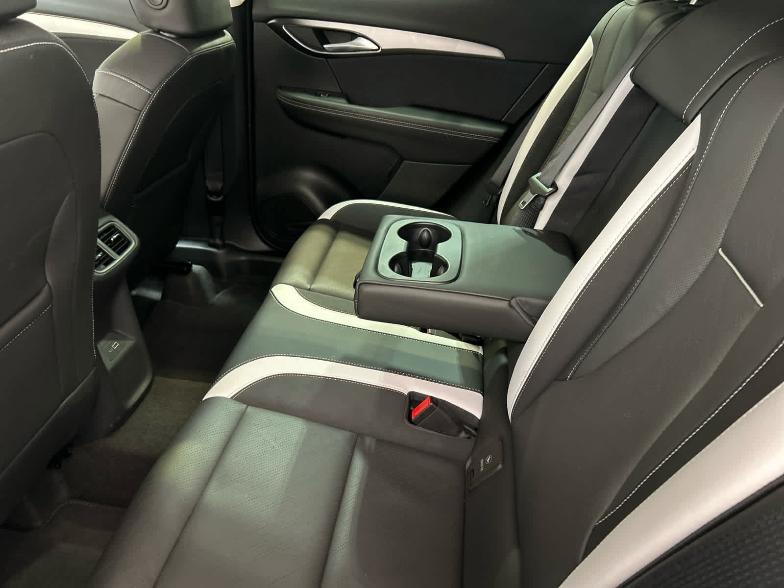 Used 2025 Buick Envision Sport Touring AWD/4WD image 8