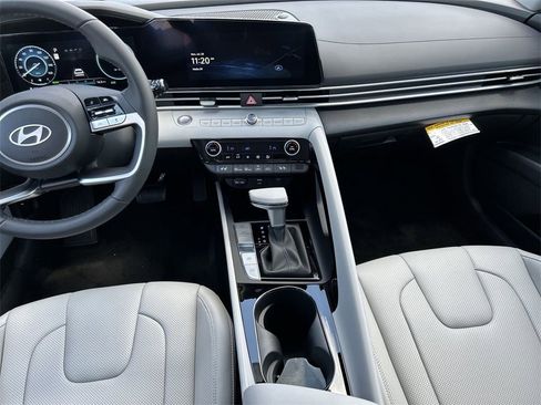 New 2025 Hyundai Elantra Limited image 5