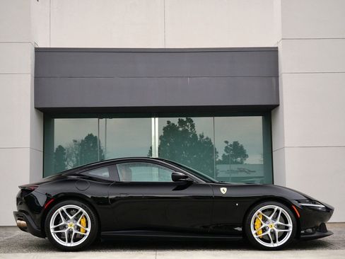 Used 2022 Ferrari Roma image 4
