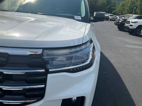 New 2026 Ford Explorer Active w/ Active Comfort Package RWD image 9