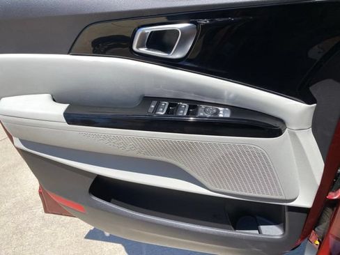 Used 2022 Kia Carnival EX FWD image 13