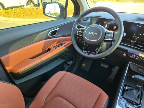 New 2026 Kia Carnival EX image 9