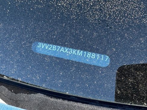 Used 2019 Volkswagen Tiguan SE w/ Panoramic Sunroof Package image 9