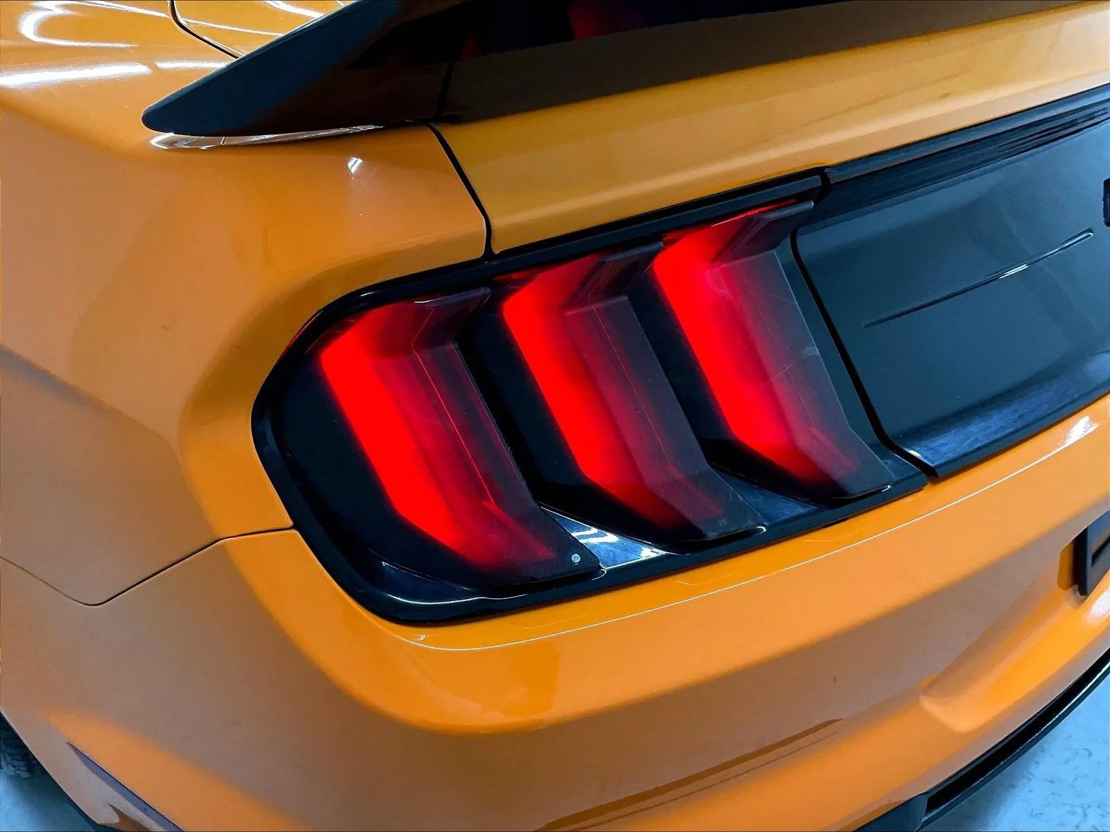 Used 2018 Ford Mustang Coupe RWD image 31