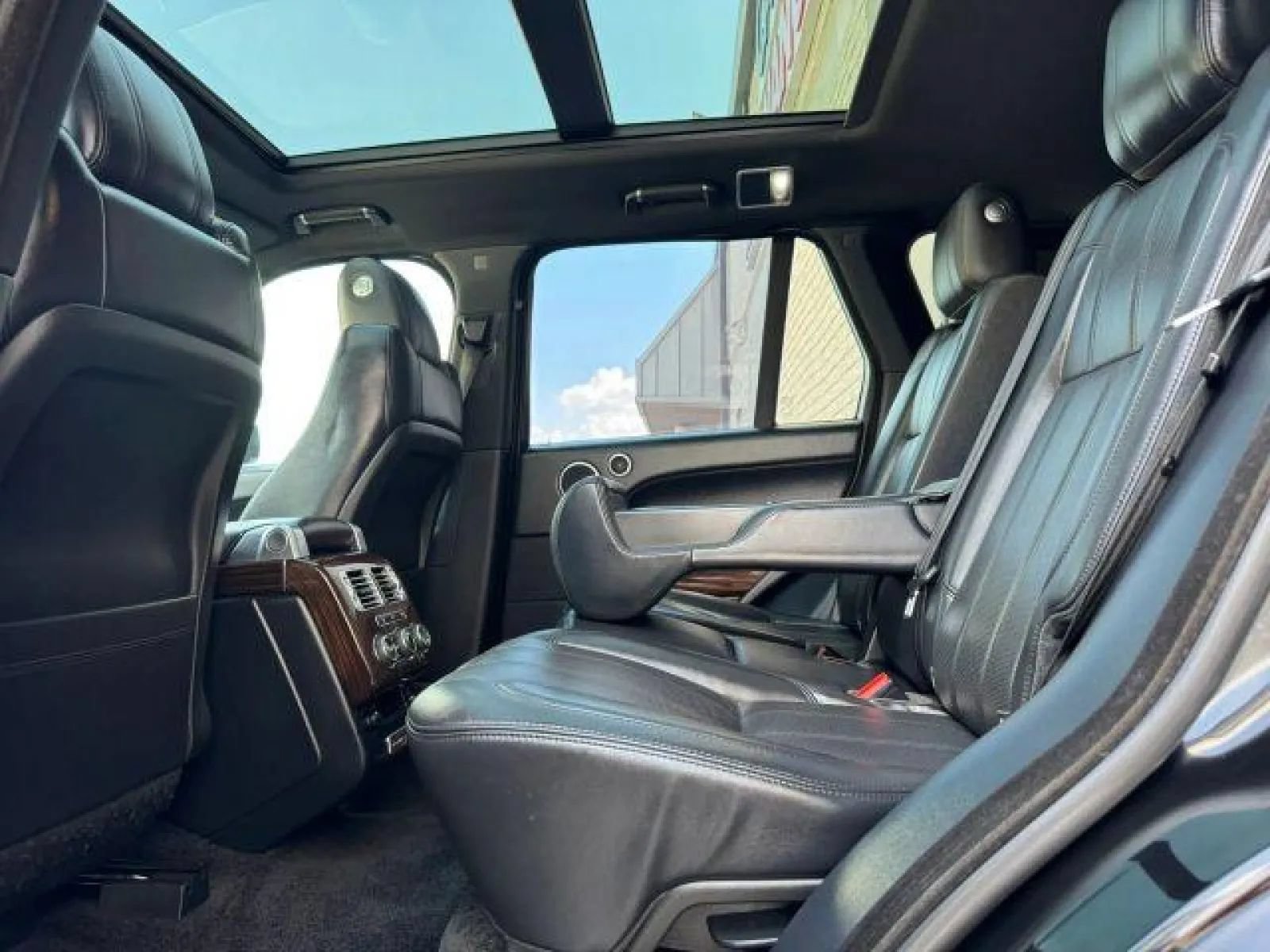 Used 2015 Land Rover Range Rover Supercharged AWD/4WD image 19