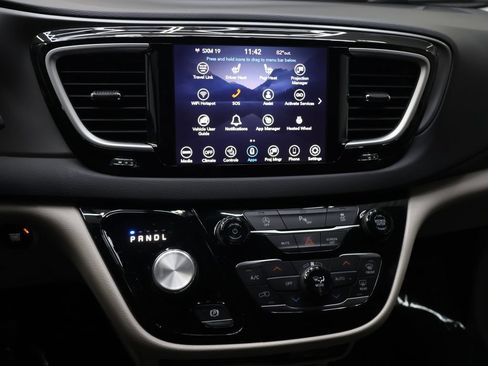 Used 2020 Chrysler Pacifica Touring-L Plus FWD image 25