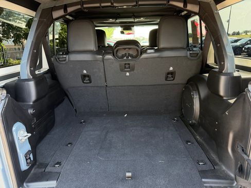 Used 2025 Jeep Wrangler Unlimited Rubicon AWD/4WD image 31