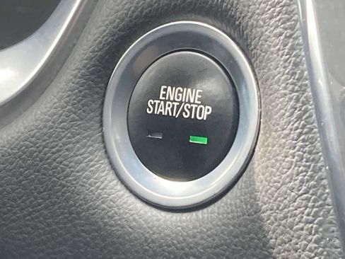 Used 2018 Chevrolet Traverse LT image 19