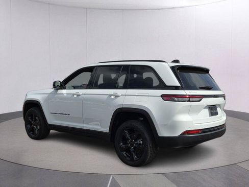 New 2025 Jeep Grand Cherokee Altitude RWD image 7
