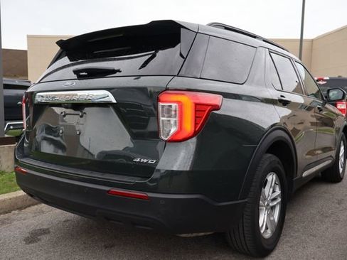 Used 2023 Ford Explorer XLT AWD/4WD image 3