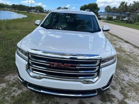 Certified 2023 GMC Acadia SLT FWD image 2