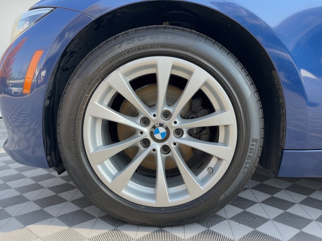 Used 2018 BMW 320i xDrive Sedan w/ Premium Package AWD/4WD image 11