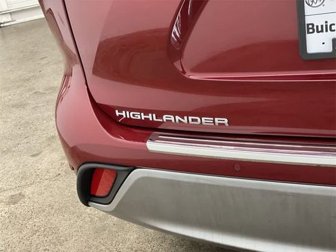 Used 2020 Toyota Highlander Platinum image 10