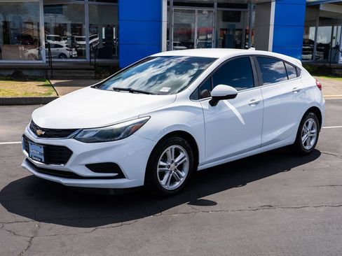 Used 2018 Chevrolet Cruze LT w/ Convenience Package FWD image 1