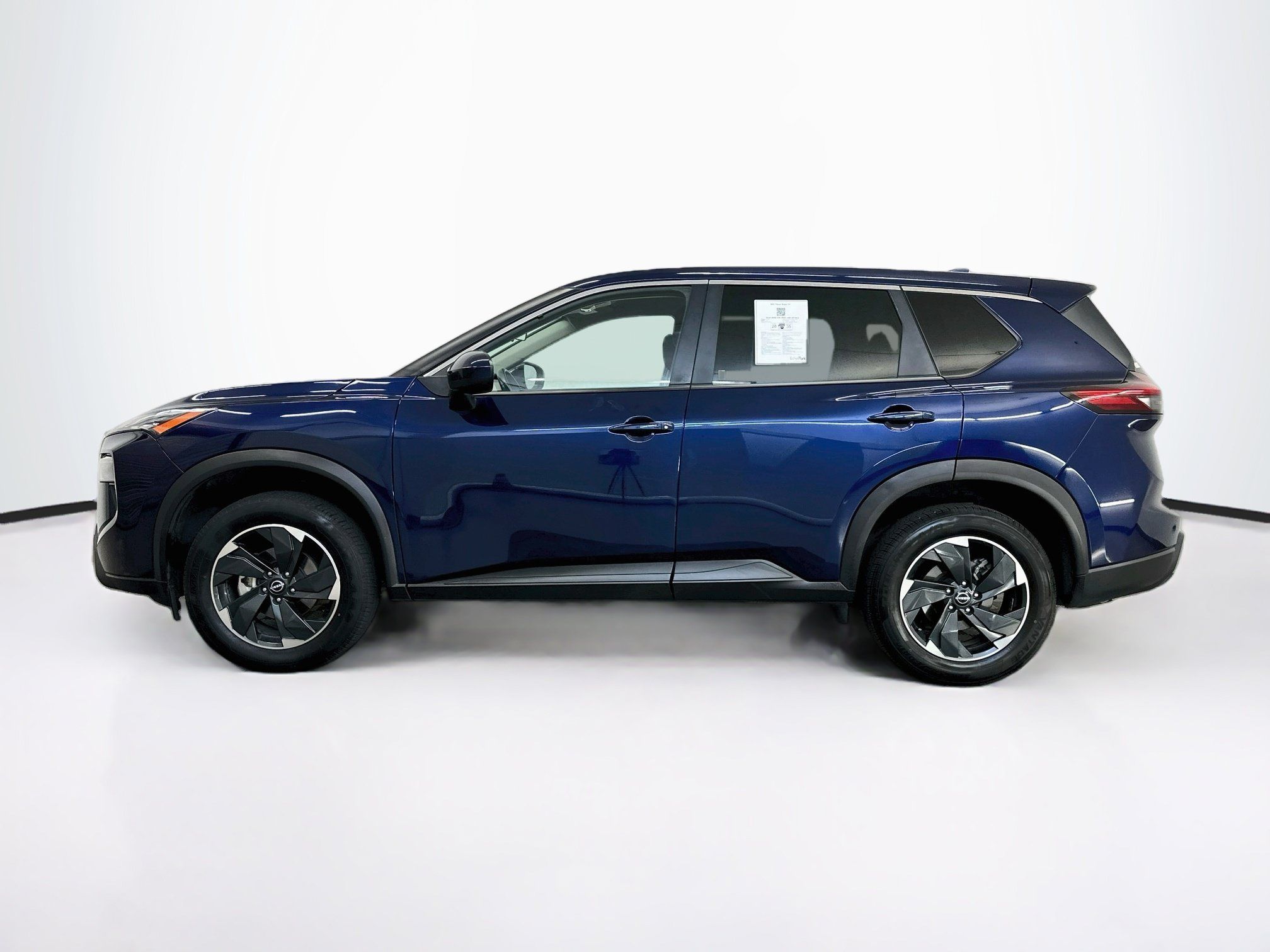 Used 2025 Nissan Rogue SV AWD/4WD image 4