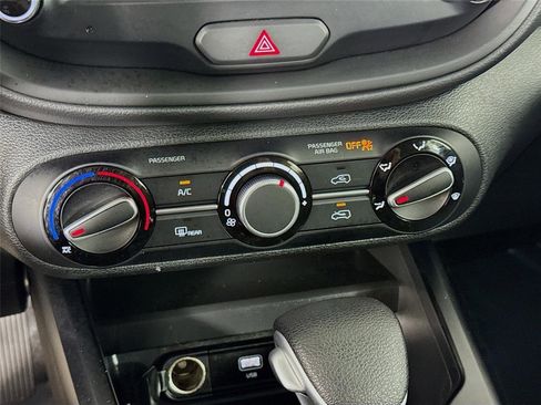 Certified 2025 Kia Soul LX w/ LX Technology Package FWD image 17